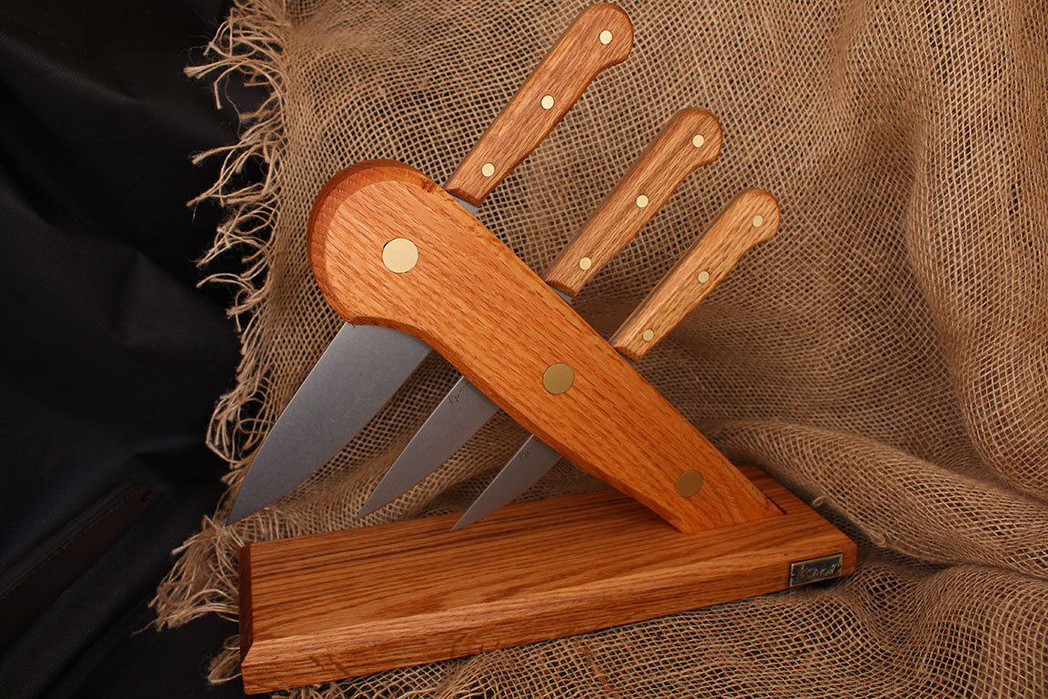 Набор кухонных ножей серии "Classic" 95х18, рукоять дуб. Подставка дуб. 